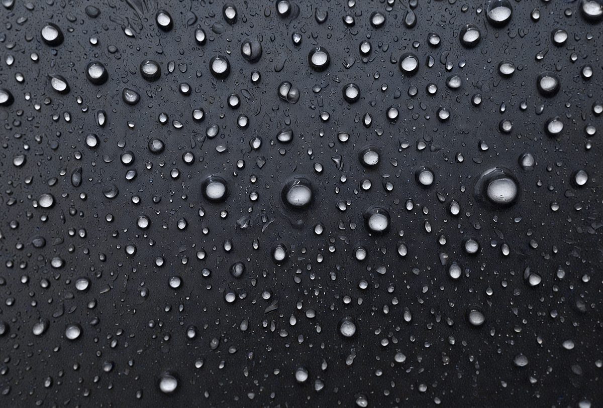 0ddab3b0-8335-4737-8806-613aa802ba39-freepik__water-droplets-on-black-metal__89067_250526014759_00001.png